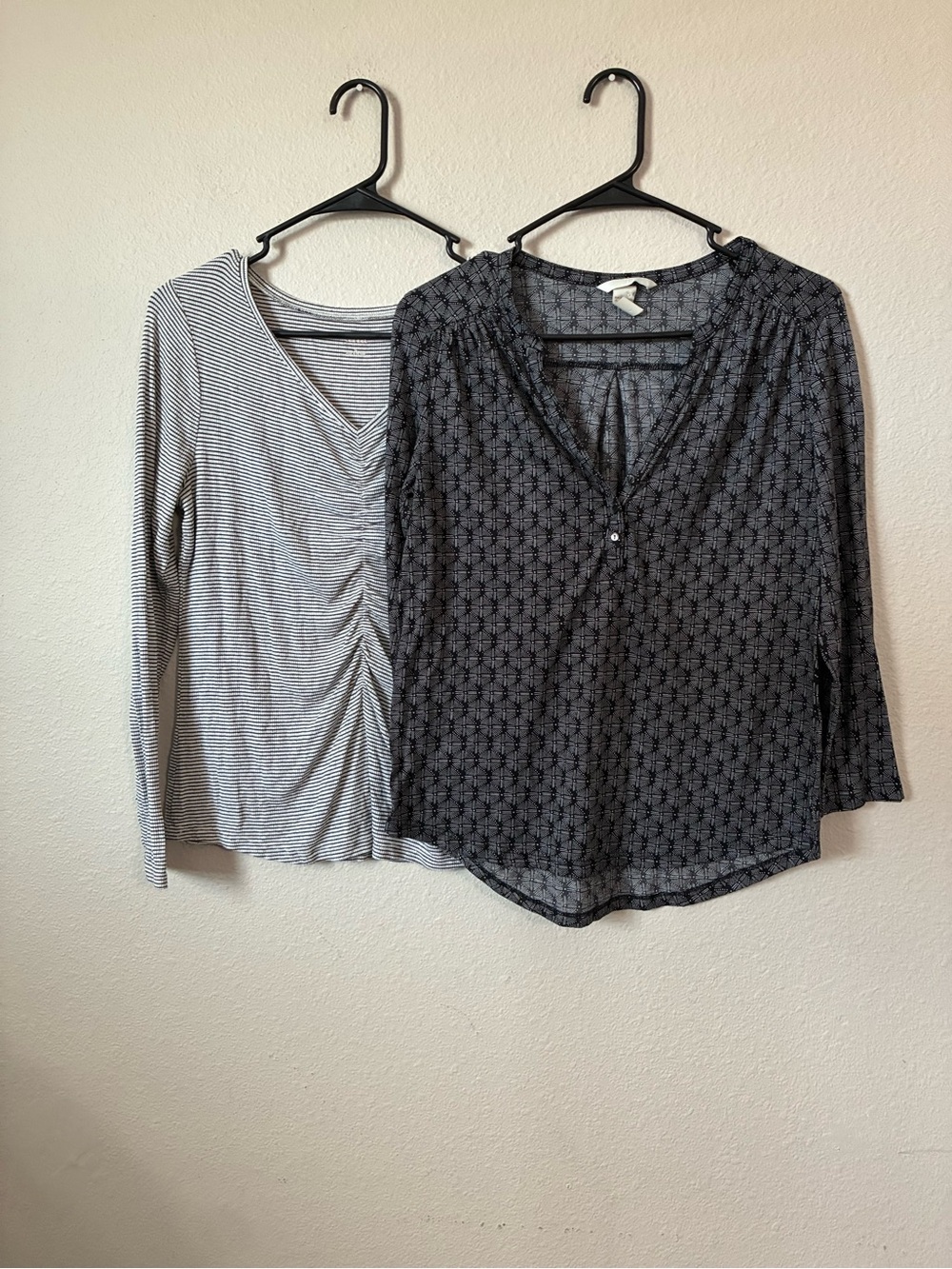2 Women's Black Patterned V-Neck Blouses Ana & H&M